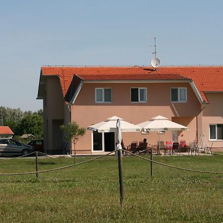 Guesthouse Capistro 比尔杰 外观 照片