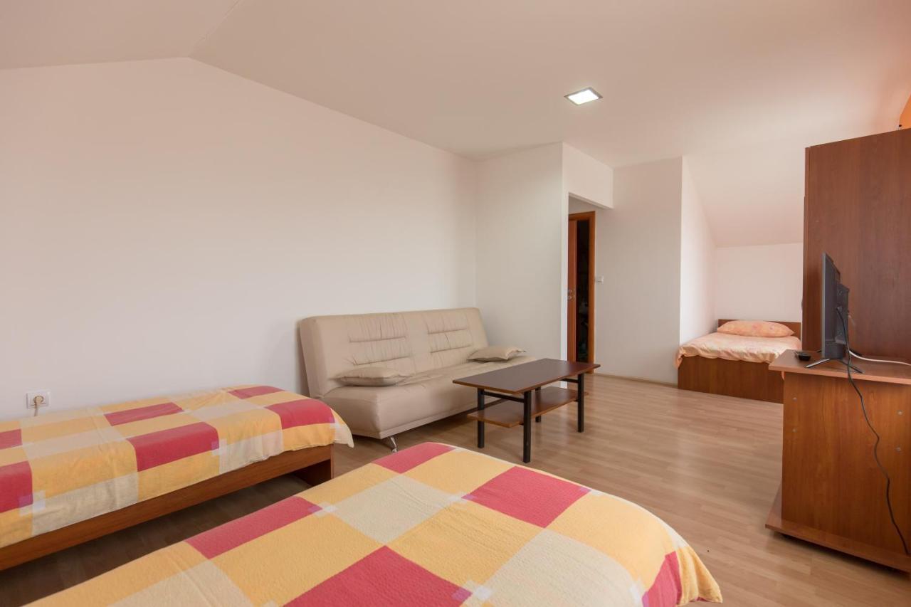Guesthouse Capistro 比尔杰 外观 照片