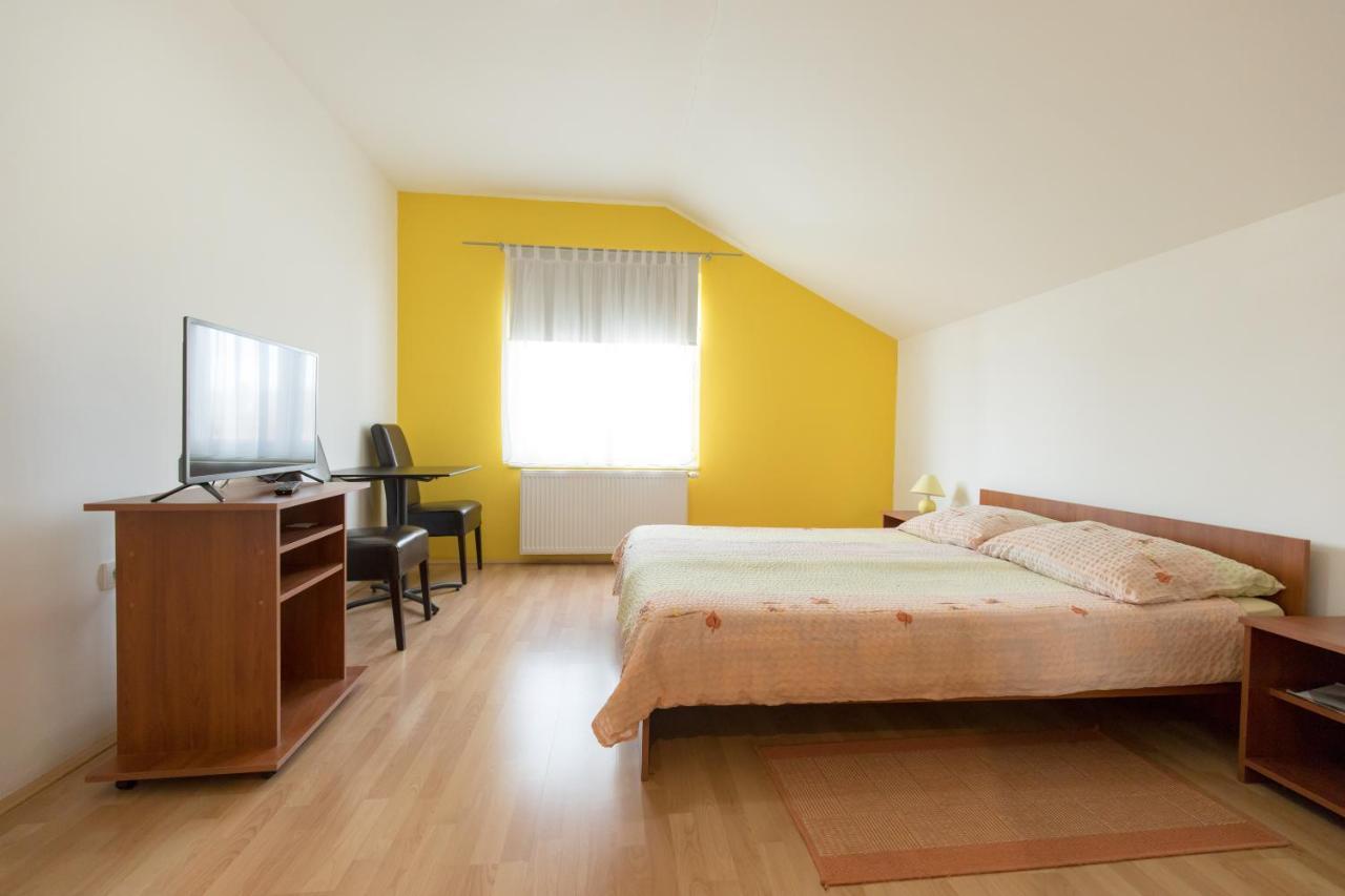 Guesthouse Capistro 比尔杰 外观 照片
