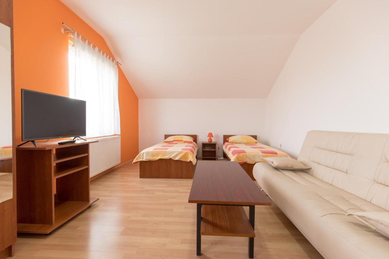 Guesthouse Capistro 比尔杰 外观 照片