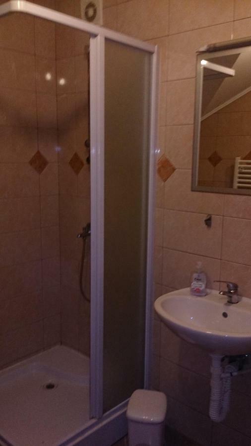 Guesthouse Capistro 比尔杰 外观 照片